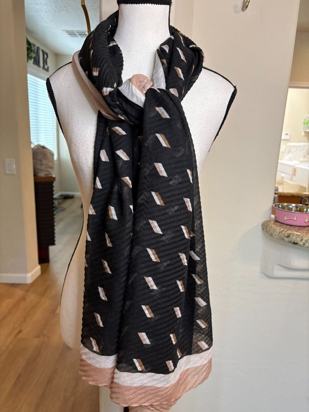 Ann Taylor Plisse Crinkle Scarf Oblong Black Tan White Geometric Dash Striped